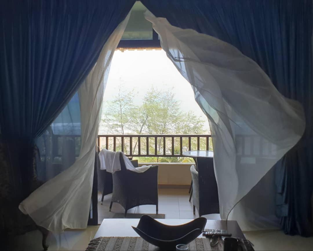 Samsuria Beach Resort & Residence Чератинг Экстерьер фото