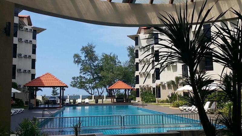 Samsuria Beach Resort & Residence Чератинг Экстерьер фото