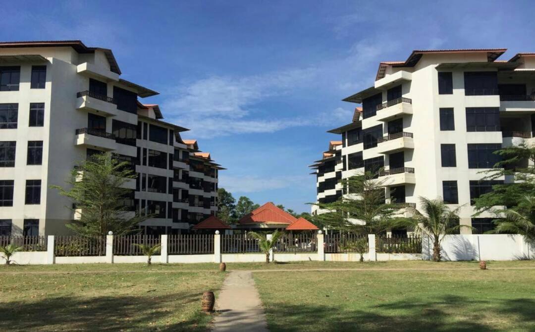 Samsuria Beach Resort & Residence Чератинг Экстерьер фото